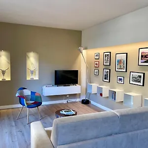 Luxury In Center Apartment
